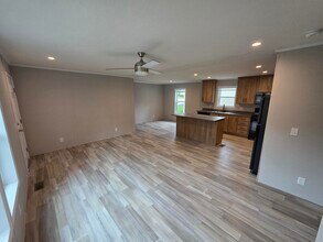 90 Thomas Ln in Chaska, MN - Building Photo - Building Photo