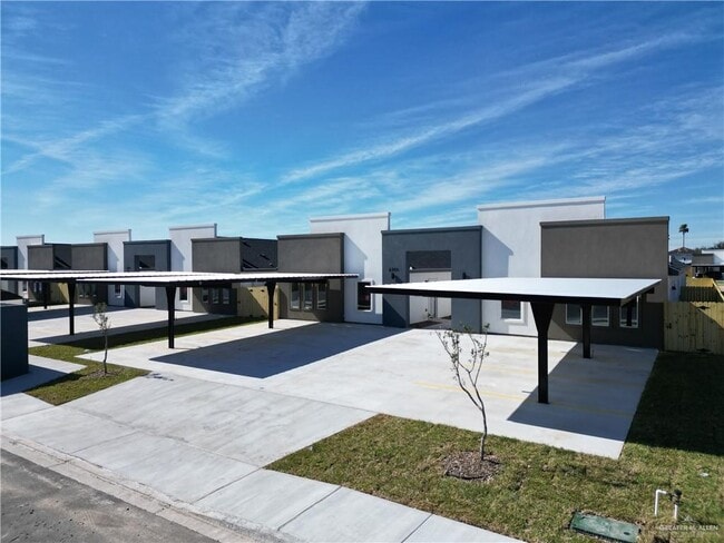 28 Hilltop S Ave in Edinburg, TX - Building Photo - Building Photo