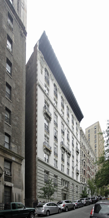 Holland Court in New York, NY - Building Photo