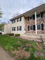 4802 E Baker Woods Ct in Decatur, IL - Building Photo