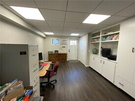 141 Edaville Ct in Warwick, RI - Building Photo