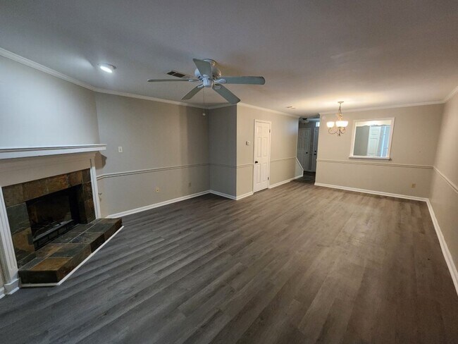 property at 18 Towne Park Ct