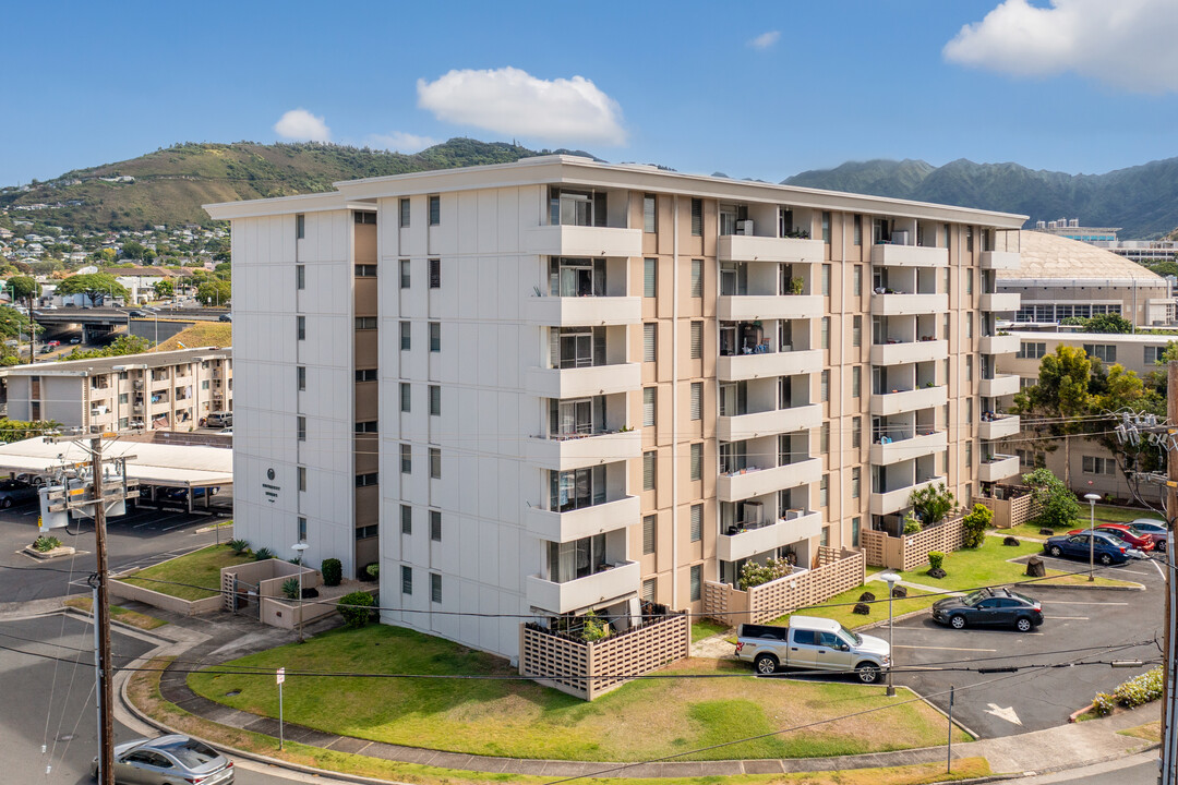 University Towers in Honolulu, HI - Building Photo