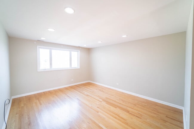 8350 Kimball Ave in Skokie, IL - Building Photo - Building Photo