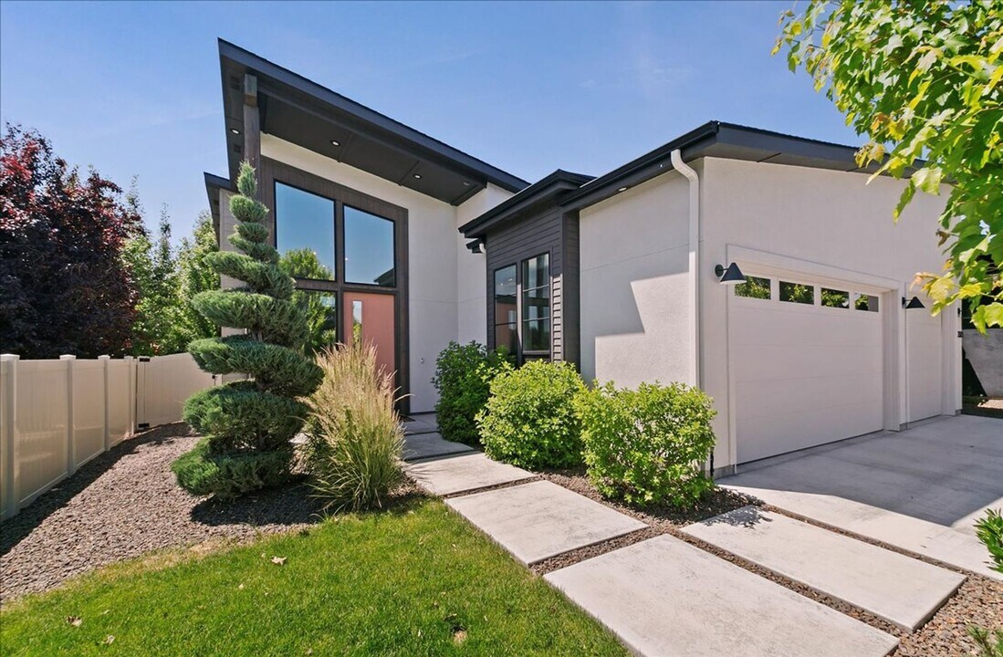 2373 S Rolling Hills Ave in Meridian, ID - Building Photo