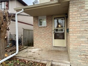 62 Corbett Dr in Barrie, ON - Building Photo - Building Photo