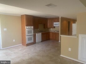 8050 Settle Ct, Unit B in Waldorf, MD - Building Photo