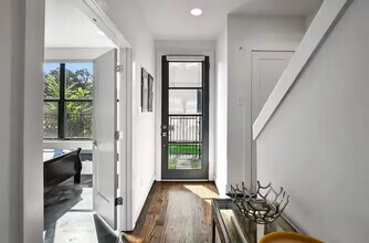 2830 Clay St in Houston, TX - Building Photo - Building Photo