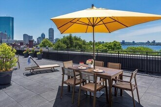 145 Pinckney St in Boston, MA - Building Photo - Building Photo