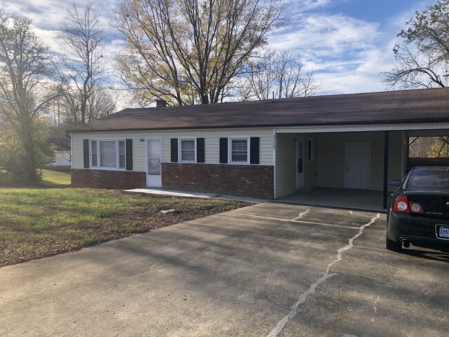 317 Tabernacle Rd in North Wilkesboro, NC - Foto de edificio - Building Photo