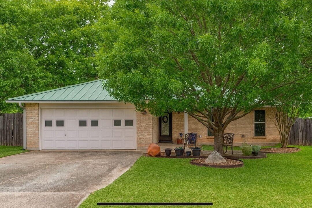605 Apache Trail in Leander, TX - Building Photo