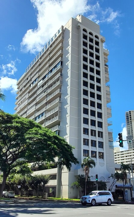 475 Atkinson Dr, Unit Atkinson Plaza in Honolulu, HI - Building Photo