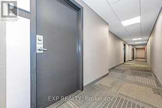 313-1940 Ironstone Dr in Burlington, ON - Building Photo - Building Photo