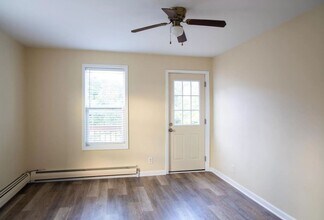 837 N Broadway St-Unit -#2 in Joliet, IL - Building Photo - Building Photo