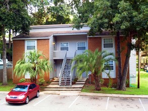 Willow Bend in Tallahassee, FL - Building Photo - Building Photo