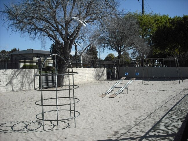 2612 Victoria Ave in Port Hueneme, CA - Building Photo - Building Photo