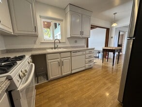 3534 Jefferson Ave in Redwood City, CA - Building Photo - Building Photo