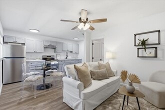 1322 California St in Tallahassee, FL - Building Photo - Building Photo