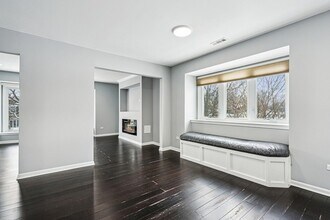 10406 Waterford Dr, Unit 2 in Westchester, IL - Building Photo - Building Photo