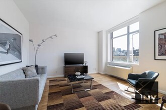 124 W 21st St, Unit 1502 in New York, NY - Building Photo - Building Photo