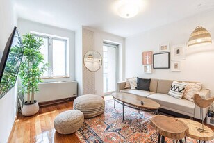 209 W 20th St in New York, NY - Building Photo