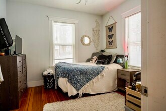 93A Hillside St, Unit 1 in Boston, MA - Foto de edificio - Building Photo