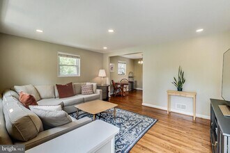 4715 Oxbow Rd in Rockville, MD - Foto de edificio - Building Photo