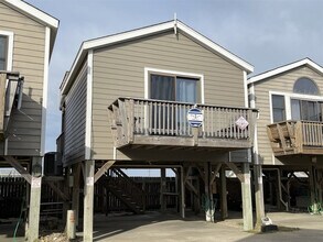 56821 North Carolina Hwy 12 in Hatteras, NC - Building Photo - Building Photo