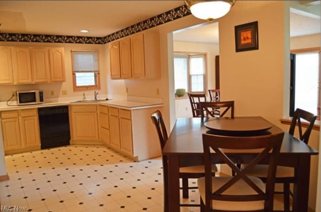 16548 Sunwood Oval in Strongsville, OH - Building Photo - Building Photo