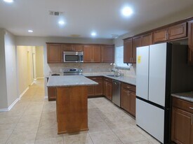 1606 Quail Run in Brookshire, TX - Building Photo