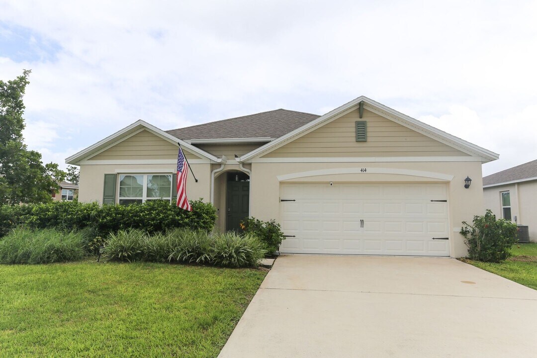 414 Anne St in DeLand, FL - Building Photo