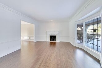 931 Coventry Dr in Lake Forest, IL - Building Photo - Building Photo