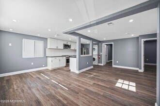 143 Center Ave in Keansburg, NJ - Foto de edificio - Building Photo