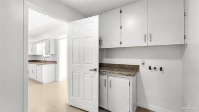 206 E Dunkin Cir in Harlingen, TX - Building Photo - Building Photo