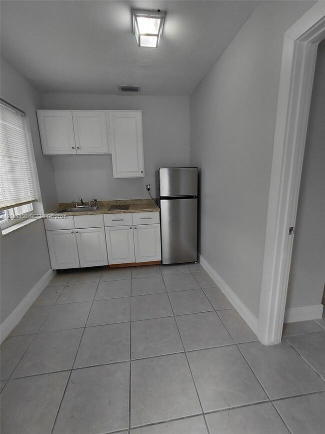 7555 SW 28th Street Rd in Miami, FL - Building Photo - Building Photo
