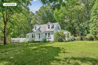 3766 Noyack Rd in Sag Harbor, NY - Building Photo - Building Photo