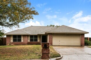 704 Stonebrooke Dr in Burleson, TX - Building Photo