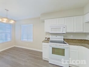 31420 Triborough Dr in Wesley Chapel, FL - Foto de edificio - Building Photo