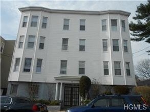 42 Spruce St in Yonkers, NY - Foto de edificio - Building Photo