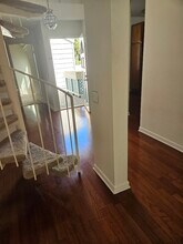 7532 Seaspring Dr, Unit 204 in Huntington Beach, CA - Foto de edificio - Building Photo