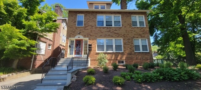 30 Walnut Pkwy in Montclair, NJ - Building Photo - Building Photo
