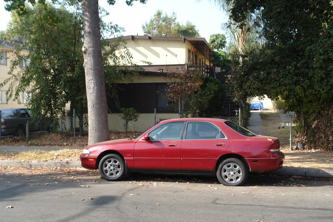 753 Worcester Ave in Pasadena, CA - Foto de edificio - Building Photo