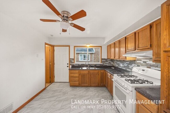 8206 McVicker Ave in Burbank, IL - Building Photo - Building Photo