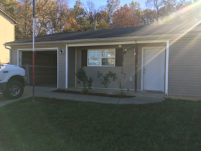 1215 Clear Ridge Ln in Radcliff, KY - Foto de edificio - Building Photo