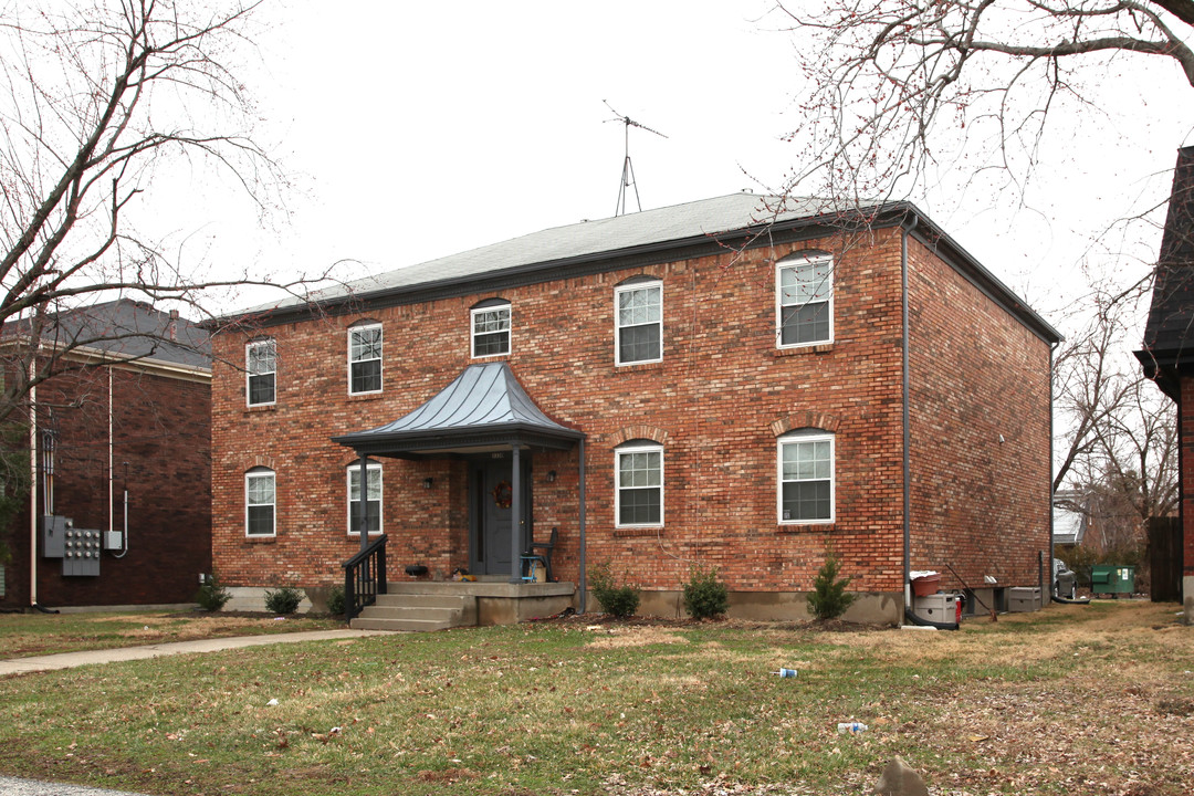 3330 Breckenridge Ln in Louisville, KY - Building Photo