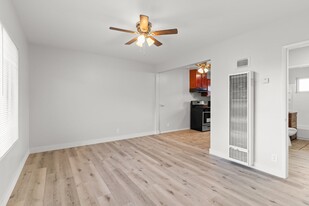 621 Cerritos Ave in Long Beach, CA - Building Photo