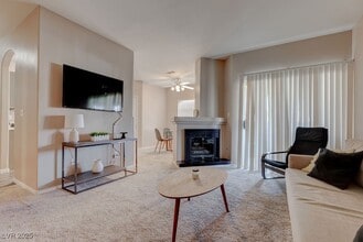 5525 W Flamingo Rd in Las Vegas, NV - Foto de edificio - Building Photo