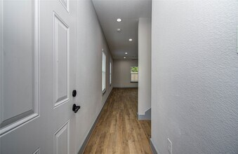 835 S Victory Dr in Houston, TX - Building Photo - Building Photo