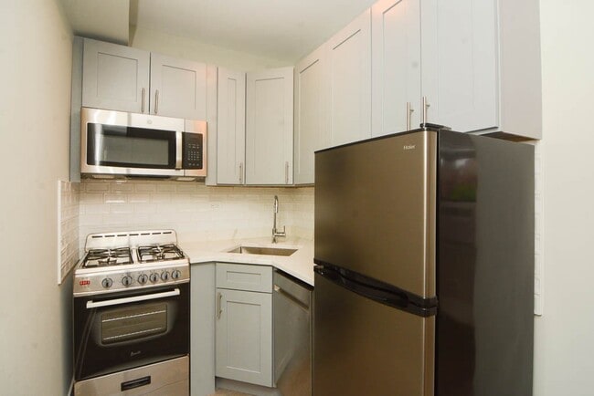 501 W Belmont Ave, Unit A01C in Chicago, IL - Foto de edificio - Building Photo