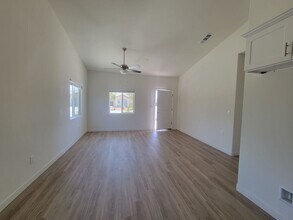 8618 Grandy St-Unit -8618 Grandy St Unit A in Bakersfield, CA - Building Photo - Building Photo